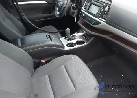 2019 Toyota Highlander Le z USA, uszkodzony, nr VIN 5TDBZRFHXKS929001